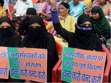 आरक्षण की बात की तो लोगों ने नेताओं को किया टारगेट 
