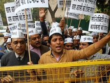 आशुतोष को लोकसभा टिकट मिलने पर आप कार्यकर्ता नाराज