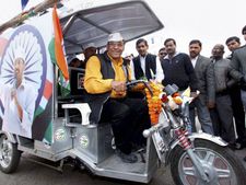 वादाखिलाफी से नाराज लोगों ने 'आप' विधायक को बनाया बंधक