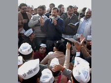 'आप' कार्यकर्ताओं के कारण केजरीवाल नाराज, मांगी माफी