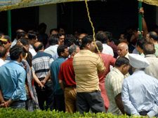ग्रेटर नोएडा में भाजपा नेता की निर्मम हत्या, मचा बवाल