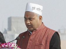 विदेशी महिलाओं के साथ बदसलूकी मामले में जेल जाएंगे पूर्व कानून मंत्री!