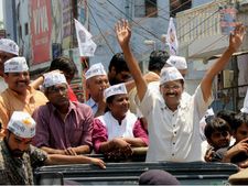 महिला ने लिखा केजरीवाल को 80 पन्नों का LOVE लेटर