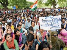 पीएम आवास पर विरोध प्रदर्शन कर रहे UPSC छात्र हिरासत में 