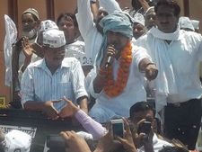 दयावान केजरीवाल, बेटी पर अश्लील कॉमेंट फिर भी कर दिया माफ