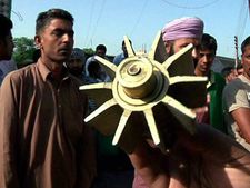 मासूमों की हत्‍या करने वाले पाक ने दी परमाणु हथियार की धमकी