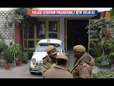 दिल्ली में पुलिस भी सुरक्षित नहीं, दिनदहाड़े ACP  की सड़क पर पिटाई