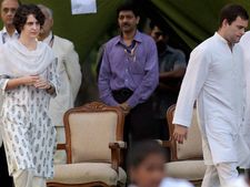 महाराष्ट्-हरियाणा में हार के बाद फिर उठी प्रियंका की मांग, लगे 'प्रियंका लाओ, कांग्रेस बचाओ' नारे
