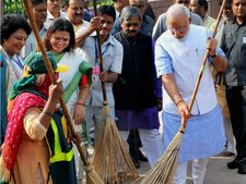 खुल गई BJP अध्यक्ष उपाध्याय की पोल, कूड़ा फिकवाकर की थी सफाई