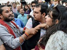 दिल्ली में तेजी से फैला किस-किस को ‘किस’ करो अभियान 
