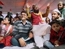 गुरु केजरीवाल के खिलाफ चुनाव लड़ेंगे चेले विनोद कुमार बिन्नी 