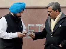 चुनाव नहीं लड़ेंगे अरविंदर सिंह लवली, देखेंगे संगठन का काम