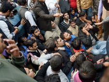 बेदी और टिकट पर भाजपा में मतभेद प्रभात झा के साथ हुई धक्का-मुक्की