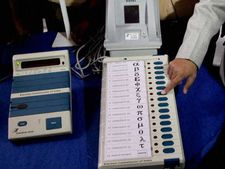 100 वसंत देख चुके 149 दिल्लीवाले किसे देंगे वोट