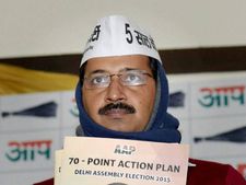 शराब बांटने वाले ‘आप’ उम्मीदवार से केजरीवाल का प्रेम तो देखिए