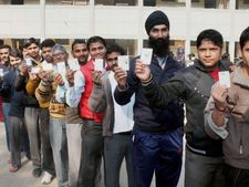 दिल्ली चुनाव: 5 लगाएंगे जीत का छक्का तो 21 के लिए चौका लगाने का मौका