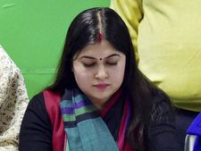 दिल्ली में हार के कगार पर राष्ट्रपति की बेटी शर्मिष्ठा मुखर्जी 