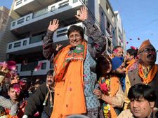 दिल्‍ली चुनाव: कृष्‍णानगर से हार गईं किरण बेदी, AAP के बग्‍गा जीते