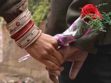 जानिए आखिर लड़के ही पहले क्यों बोलते हैं I Love You?