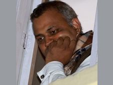 अपने कुत्ते संग पुलिस स्टेशन पहुंचे सोमनाथ भारती 