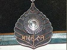  जानिए कैसे बनते हैं भारत रत्न, व पद्म सम्मान के मेडल?