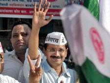'आप' सरकार के 1 साल, 'नायक' बनकर आपकी समस्या सुलझाएंगे केजरीवाल