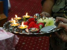 जानिए भगवान को कौन सा फूल चढ़ाने से होती है किस चीज की प्राप्ति?