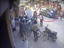 गुड़गांव में गुडांगर्दी का VIDEO:  टक्‍कर के बाद बाइक सवार को 500 मीटर तक बोनट पर घसीटा