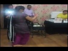  कांग्रेस विधायक की शर्मनाक करतूत, दफ्तर में डांसर के ठुमकों के लूट रहे हैं मजे, वीडियो वायरल