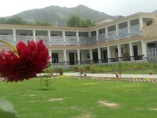 पाकिस्‍तान की यूनि‍वर्सिटी में अगर साथ दिखे लड़का और लड़की.....  