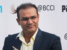 साक्षी मलिक को लेकर सहवाग ने शोभा डे पर कसा ऐसा तंज कि बिग बी भी हो गए फैन