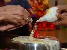 जानिए चरणामृत का महत्व और क्यों इसके बिना अधूरी है पूजा?