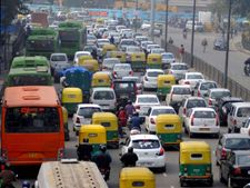  दिल्ली: 35 मिनट तक महिला के शव के साथ घूमता रहा शख्स, गिरफ्तार