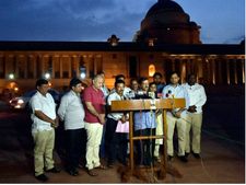 'ऑफिस ऑफ प्रॉफिट' पर केजरीवाल सरकार को झटका, जा सकती है 21 विधायकों की सदस्यता 