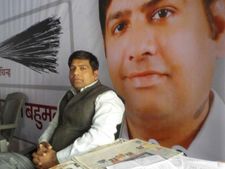 महिला से बदसलूकी के आरोप में AAP विधायक दिनेश मोहनिया गिरफ्तार