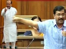 शीला दीक्षित को गिरफ्तार करवाएं या फिर मूंछ मुंडवा लें विजेंद्र गुप्ता: केजरीवाल