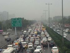 धीरे-धीरे खुल रहा है गुड़गांव का महाजाम, IFFCO चौक-गुड़गांव टोल से हटा जाम 