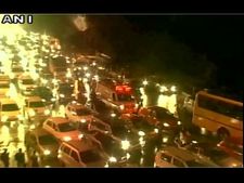  दिल्ली-गुड़गांव में 'मुसीबत की बारिश', हीरो-होंडा चौंक पर लगा भारी जाम
