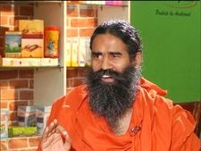 पतंजलि ब्रांड के नाम पर किया फर्जीवाड़ा, बाबा रामदेव की कंपनी पर 11 लाख का जुर्माना