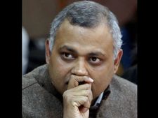   AAP पर गिरी एक और गाज, सोमनाथ भारती के खिलाफ FIR 