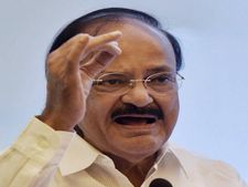 मुस्लिम पर्सनल लॉ बोर्ड कर रहा तीन तलाक पर राजनीति: वैकेया नायडू