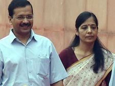 आधी रात को पत्नी संग दिल्‍ली की सुनसान सड़कों पर निकल पड़े केजरीवाल, जानिए क्‍यों