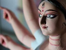 हर तरफ सज गए हैं भगवती के पंडाल, नवरात्रि पर देखिए मां दुर्गा की 9 तस्वीरें