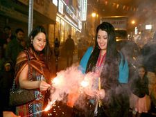 सुप्रीम कोर्ट ने दिल्‍ली-एनसीआर में लगाया पटाखों की बिक्री पर प्रतिबंध