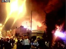 VIDEO: दिल्ली के सदर बाजार एरिया में लगी भीषण आग