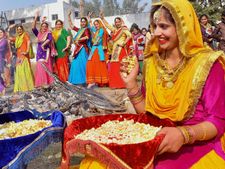 Lohri 2018:  हैप्पी 'लोहड़ी'... जानिए इस पर्व का महत्व और खास बातें