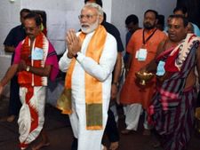 भुवनेश्वर में लिंगराज मंदिर पहुंचे पीएम मोदी, दिल से की शिव साधना