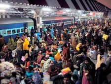  ट्रेनों में हुई देरी तो अधिकारियों पर होगी कार्रवाई- सुरेश प्रभु
