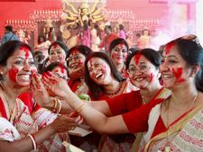 जानिए सिंदूर क्यों हैं सुहागिनों के लिए महत्वपूर्ण?