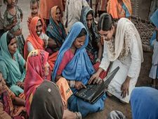 ऑप्टिकल फाइबर की पहुंच से गांवों में ‘इंटरनेट क्रांति’